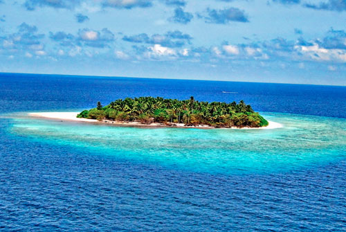Island in Lhaviyani Atoll